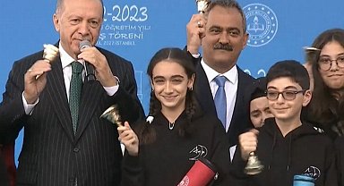 Cumhurbaşkanı Erdoğan ve Bakan Özer ilk ders zilini birlikte çaldılar
