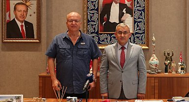 Dünyanın en uzun bayrağı Kütahya'da açıldı