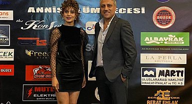 Film için saçlarını pembeye boyattı!