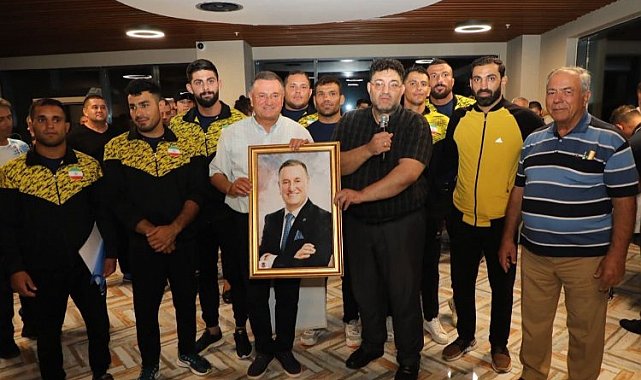 Hatay'da 'Aba Güreşi' öncesi hediye takdimi