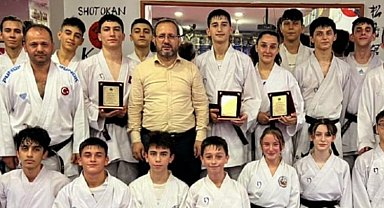 İstanbul Sultangazi'de 'Gelecek'ten dünya şampiyonlarına tebrk