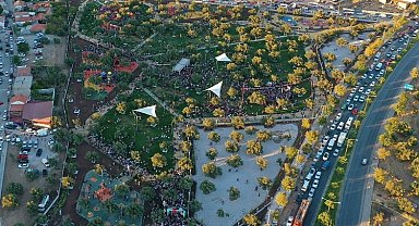 İzmir Bergama'da 8 bin kişiyle park açılışı