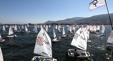 İzmir Körfezi'nde 'Kurtuluş'a yelken açtılar