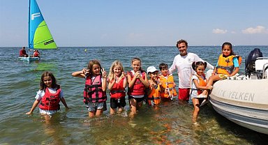 İzmir Narlıdere'nin kızları yelkenle tanıştı