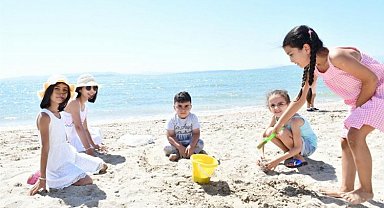 İzmir'de Başkan Gümrükçü, Çiğlileri denizle buluşturdu
