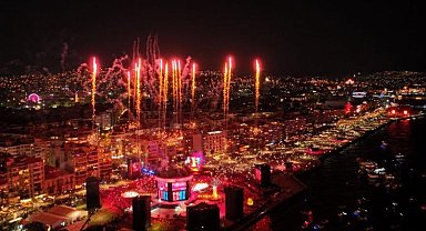 İzmir'in kurtuluşunun 100. yılında tarihi gece