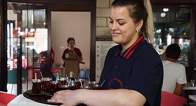 Kocaeli İzmit'te 'Gülümse Kafe' vatandaşların yüzünü güldürdü