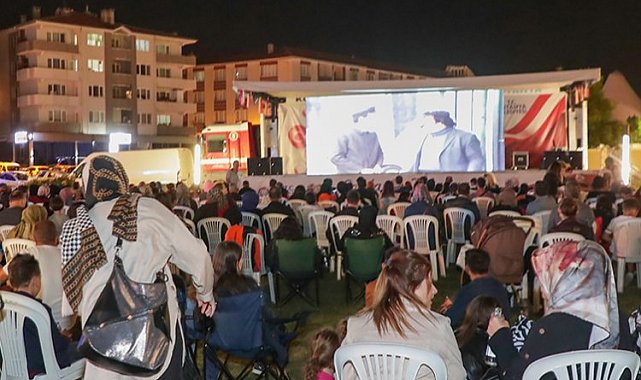 Kütahya'da açık havada sinema keyfi