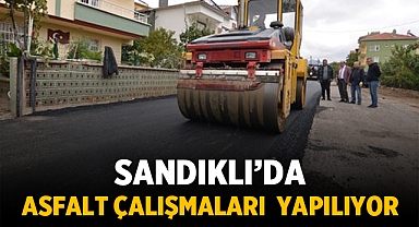 Afyonkarahisar'ın Sandıklı ilçesinde asfalt çalışmaları yapılıyor