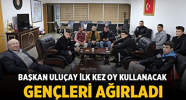 Ak Parti'de toplantıya ilk kez oy kullanacak gençler damga vurdu