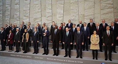 Bakan Akar'dan karargâhta 'aile' fotoğrafı