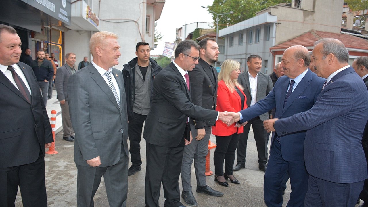 Bakan Bilgin, Afyon Ülkü Ocaklarını ziyaret etti