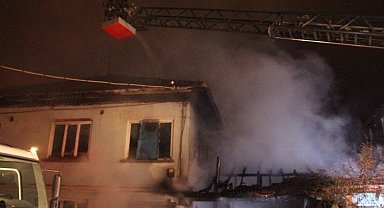 Bilecik Pazaryeri'nde yangın! Çok sayıda kümes hayvanı telef oldu