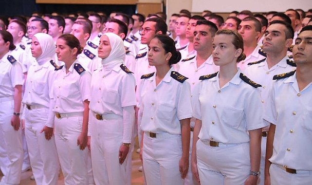 Dokuz Eylül'de geleceğin denizcileri brövelendi