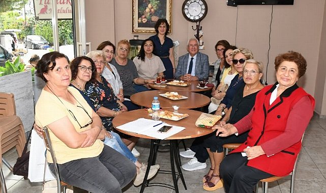 İzmir Karabağlar'da Başkan Selvitopu vatandaşları dinledi
