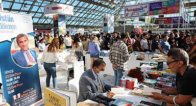 Kitap Fuarı'na üç günde rekor ziyaretçi