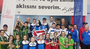 Masa tenisinde minikler bölge yarışması Aydın Didim'de yapıldı