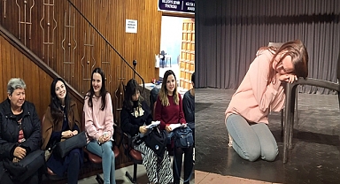 Tiyatro oyuncu adayları performanslarıyla göz doldurdu