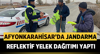Afyonkarahisar'da Jandarma ekipleri Reflektif yelek dağıtımı yaptı