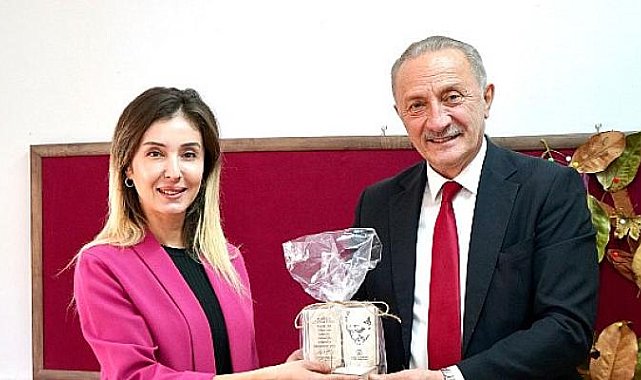 Didim Belediye Başkanı Ahmet Deniz Atabay'dan Öğretmenlere Hediye