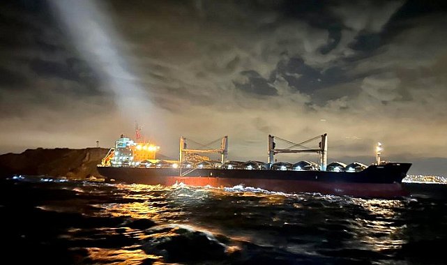 İstanbul açıklarında boş yük gemisi karaya oturdu
