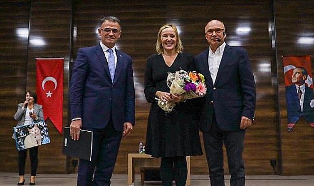 Van Büyükşehir Belediyesi Liderlik Konulu Konferans Düzenledi