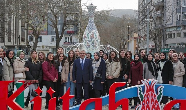 Alim Işık gençlere Zafer Meydanı'nı anlattı