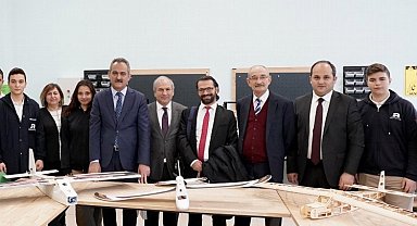 Bakan Özer gazetecilerle ASELSAN MTAL'i ziyaret etti