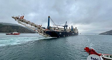 Dev gemi İstanbul Boğazı'ndan geçti
