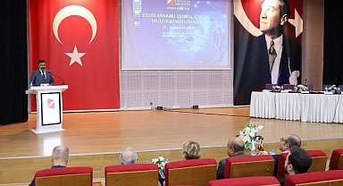 İKÇÜ'de dijital çağda hukuk sempozyumu