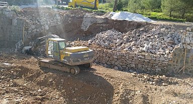 Muğla Büyükşehir'den Marmaris'te zarar gören dereye tamir