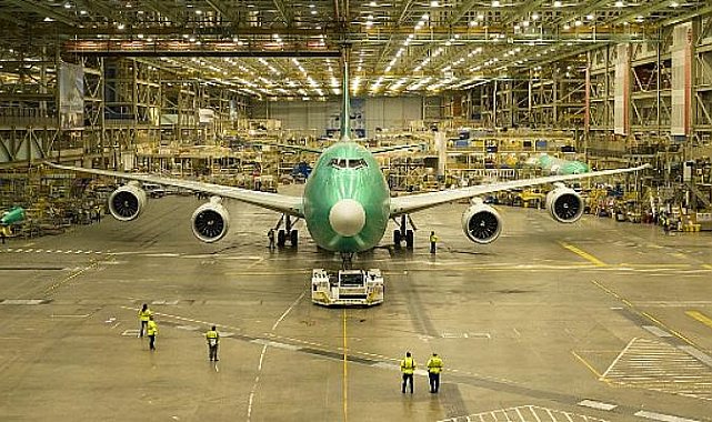 Son 747 uçağı, Boeing Everett Fabrikası’ndan ayrılıyor