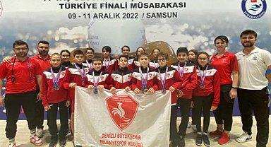 Yüzme Türkiye Şampiyonası'nda Denizli'ye 35 madalya