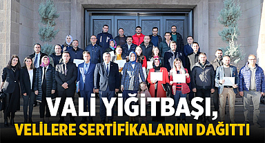 Afyonkarahisar Valisi, Velilere Sertifikalarını Dağıttı