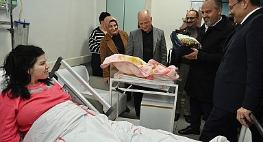Alinur Aktaş yeni yıla 2023'ün ilk bebeğiyle girdi