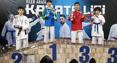Çayırovalı karateciler kupa ve madalyaları sildi süpürdü