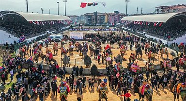 Denizli'de deve güreşi şöleni