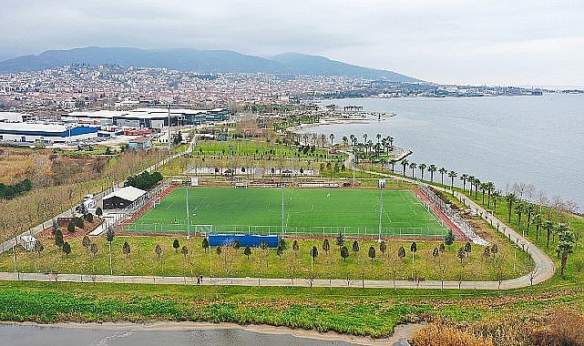 Gölcük Metin Uzuner Spor Tesisi'nde yenileme çalışmaları başladı