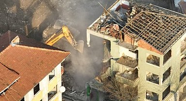 Gölcük'te kentsel dönüşüm için ilk yıkım