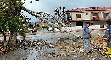 Kemer'de şiddetli yağmur ve fırtına