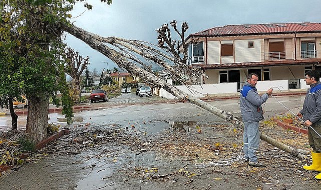 Kemer'de şiddetli yağmur ve fırtına