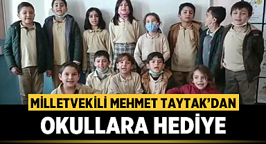 Mehmet Taytak, Okullara Bilgisayar, Akıllı Tahta ve Yazıcı Hediye Etti