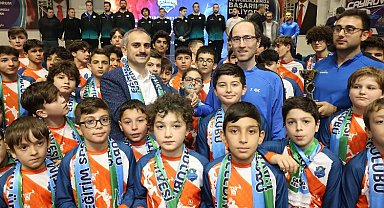 Spor kenti Çayırova'da onur gecesi