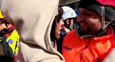 104. saatte yeni bir mucize! 42 yaşındaki Zeynep enkazdan sağ kurtarıldı