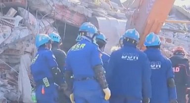 128 saat sonra enkazdaki 3 kişiden ses geldi