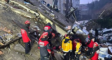 8 katlı apartmanın enkazından 28 saat sonra kurtarıldı