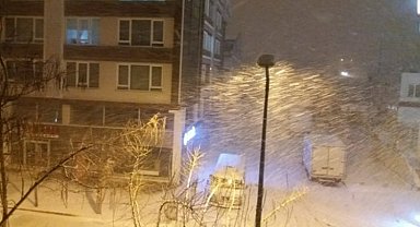 Afyonkarahisar'da kar yağışı başladı
