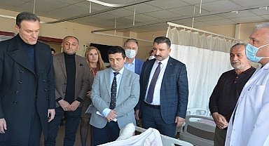 AK Parti'den Konak'a gelen depremzedelere ziyaret