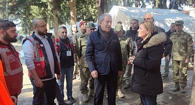 Bakan Akar, Başkan Hürriyet'ten bilgi aldı