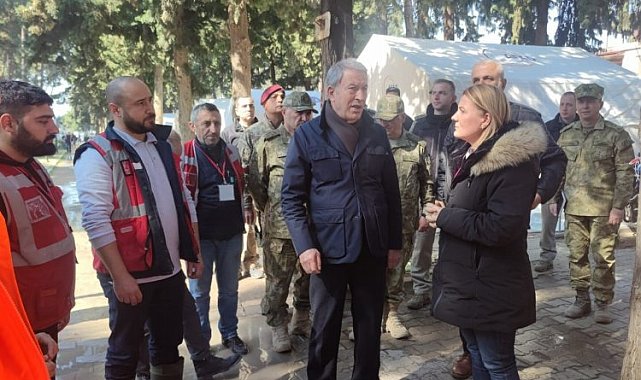 Bakan Akar, Başkan Hürriyet'ten bilgi aldı